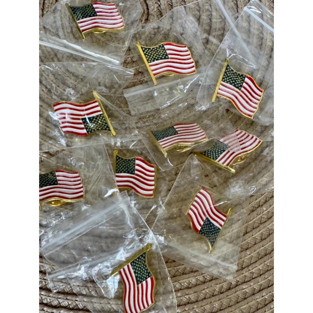 LOT OF 10 AMERICAN FLAG LAPEL PINS United States USA Hat Tie Tack Badge Pin - Picture 4 of 4